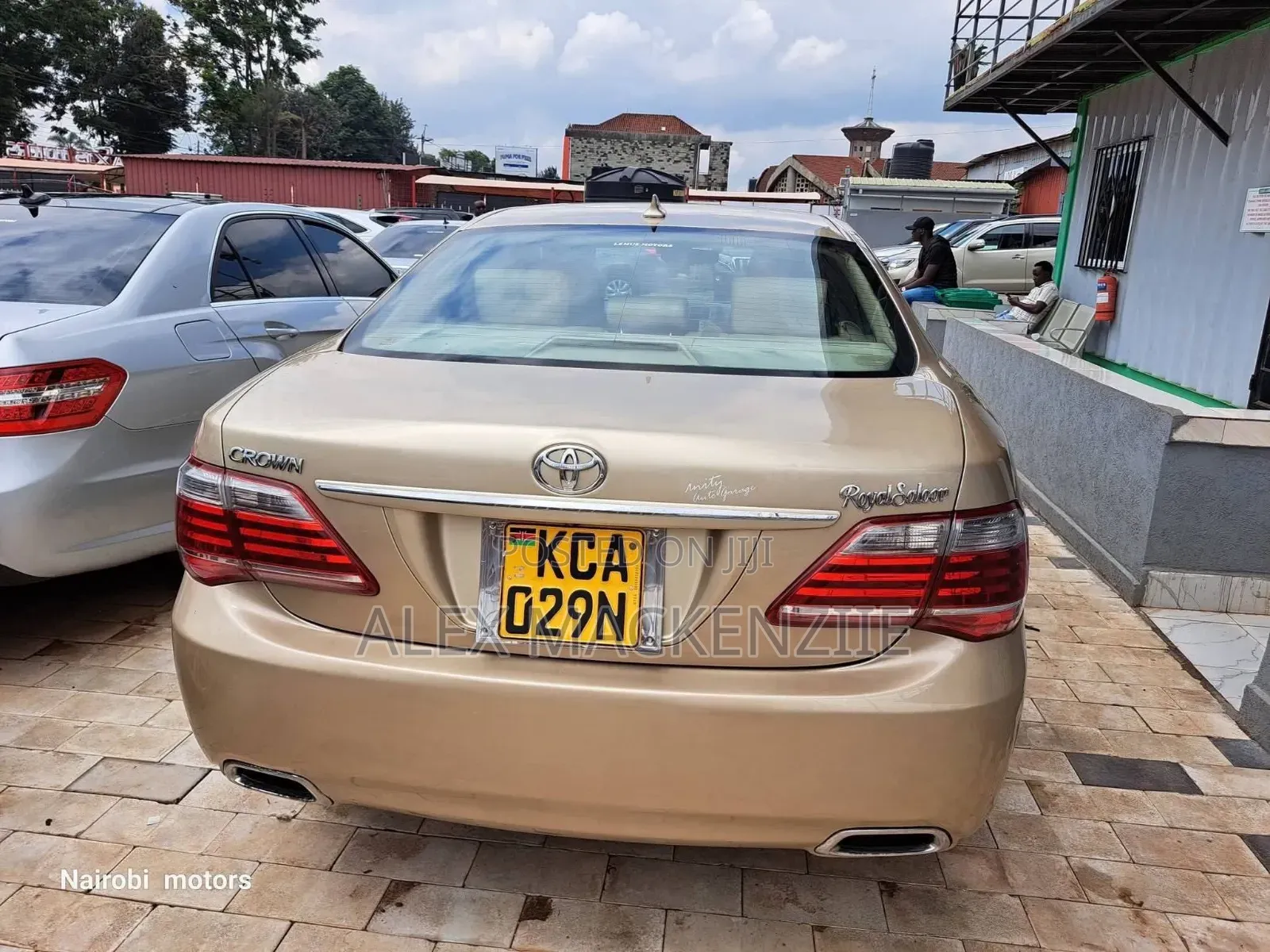 Toyota Crown 2010 Gold