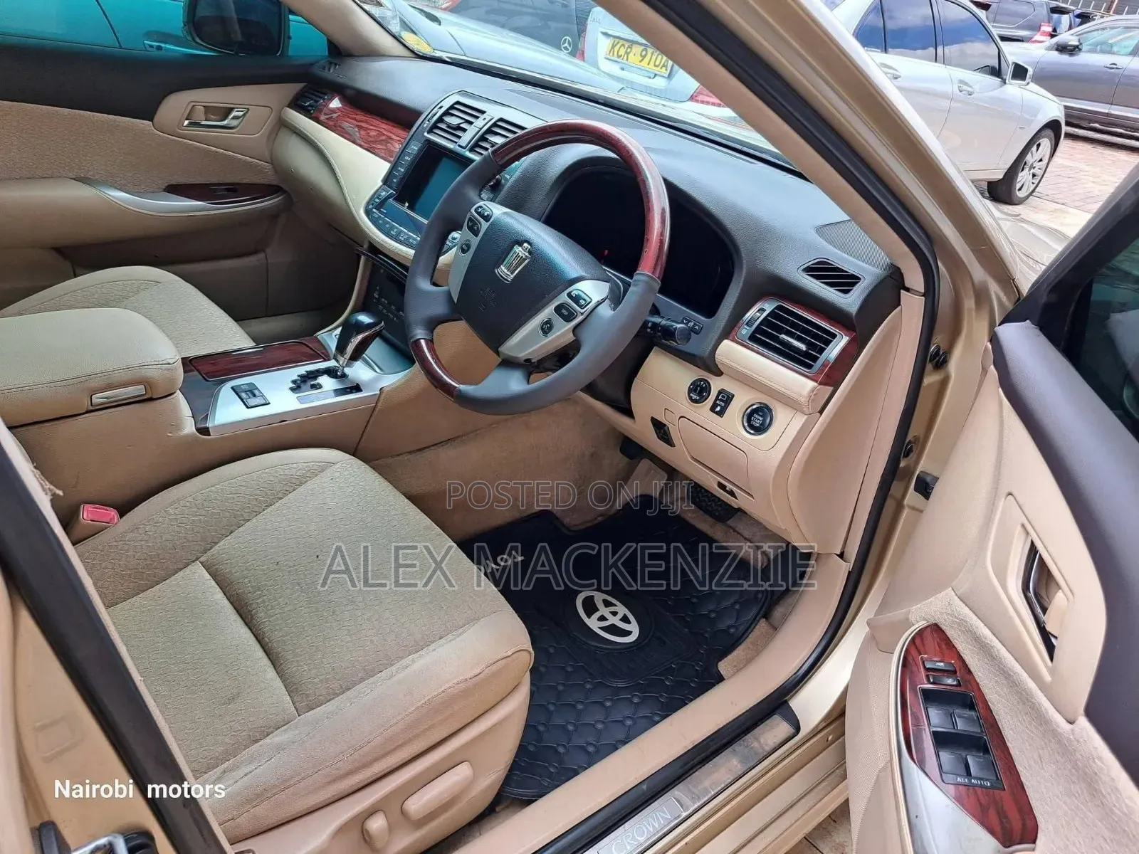 Toyota Crown 2010 Gold