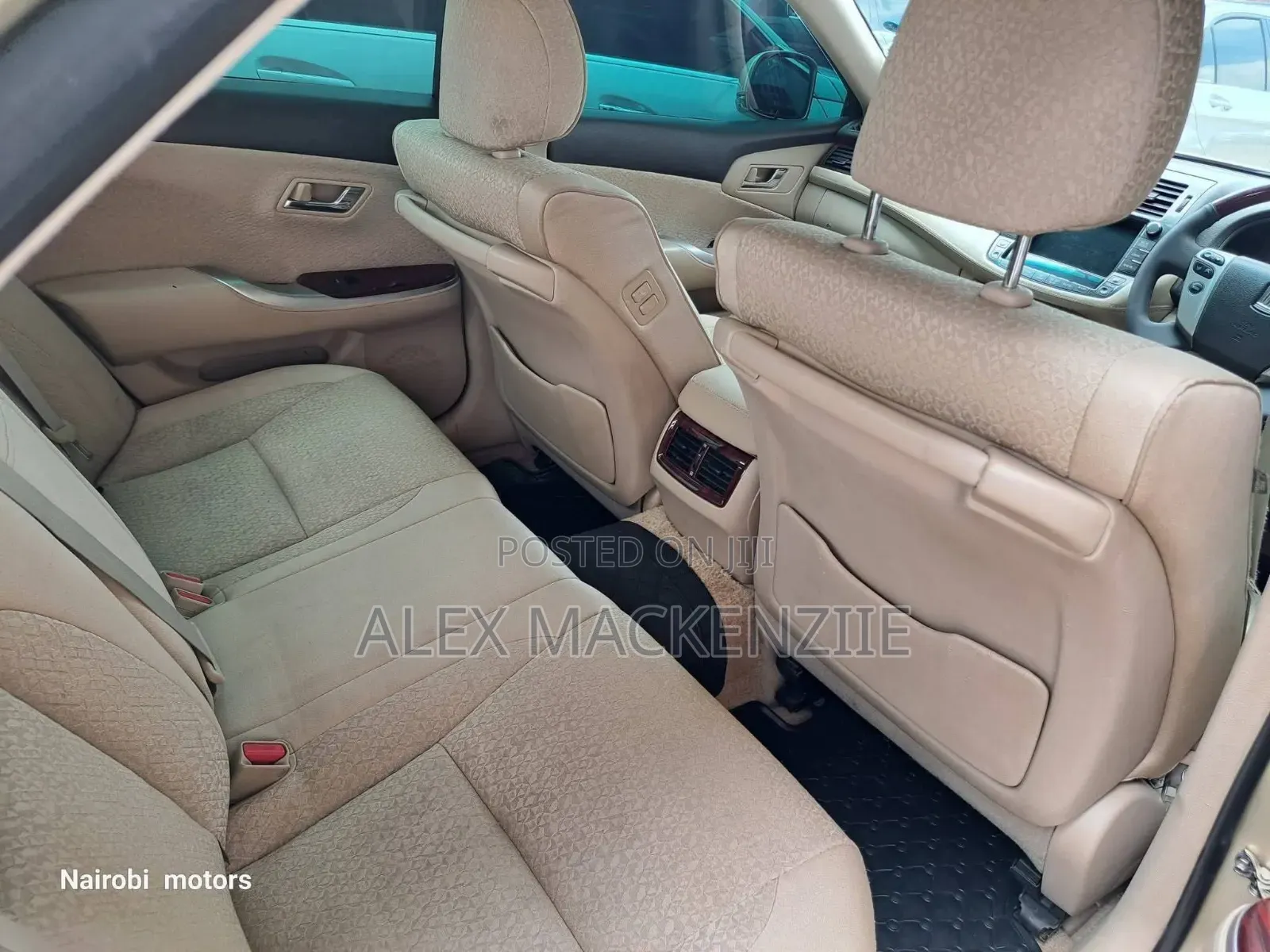 Toyota Crown 2010 Gold