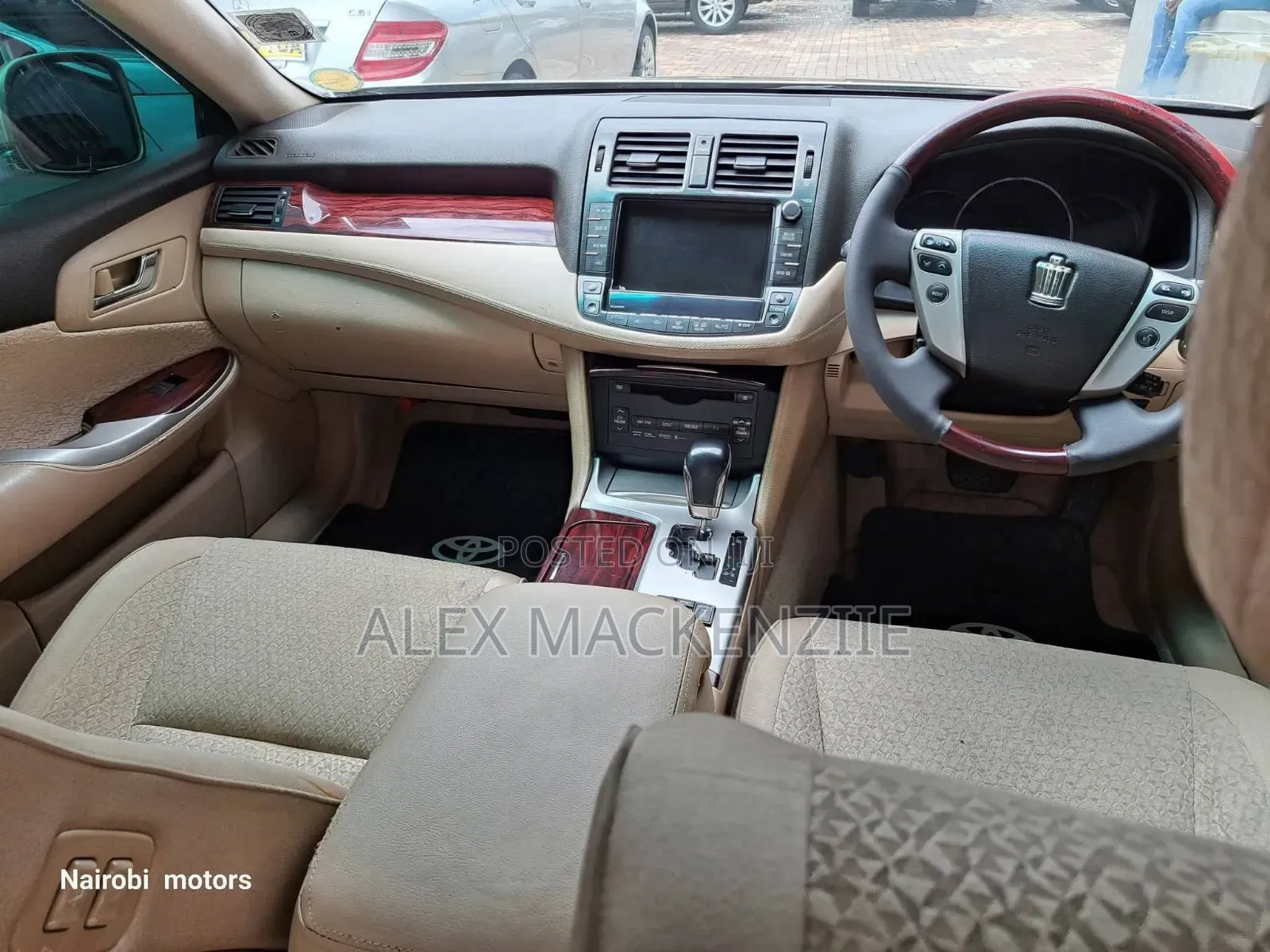 Toyota Crown 2010 Gold