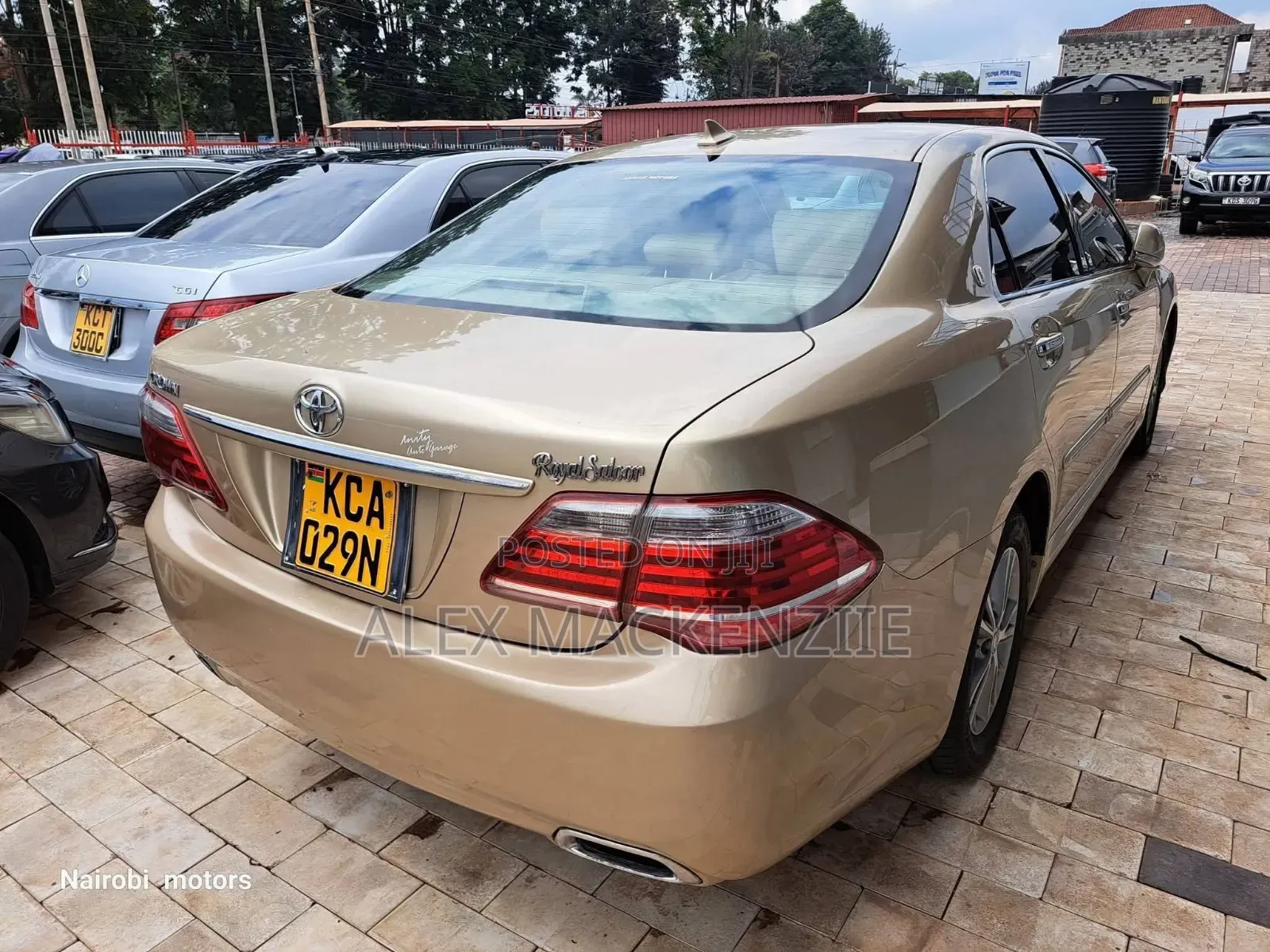 Toyota Crown 2010 Gold