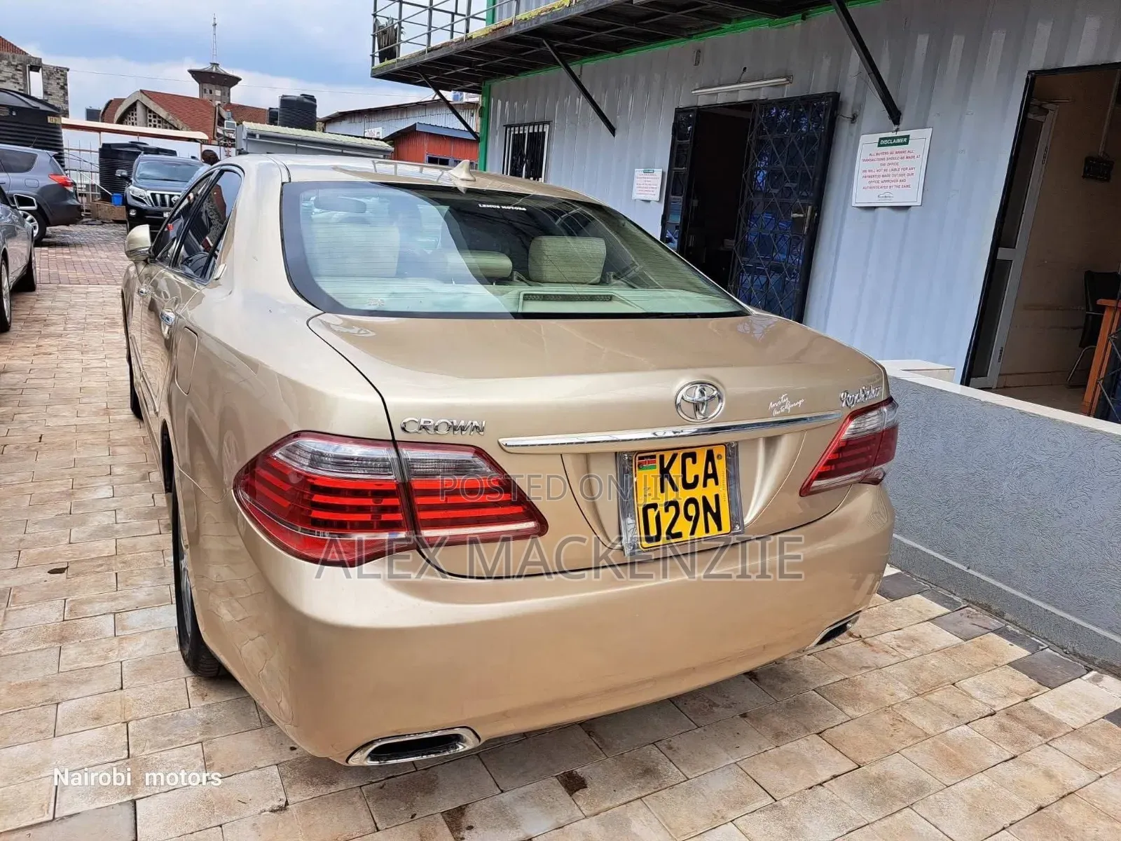 Toyota Crown 2010 Gold