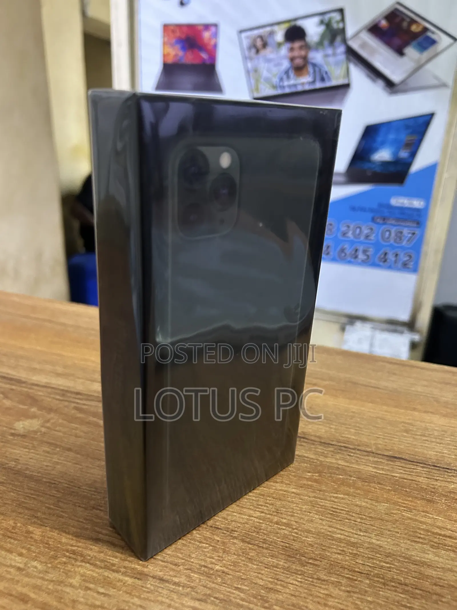 New Apple iPhone 11 Pro Max 256 GB Green
