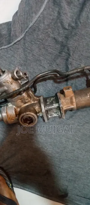 Toyota Hiece 5l,3l Steering Rack .
