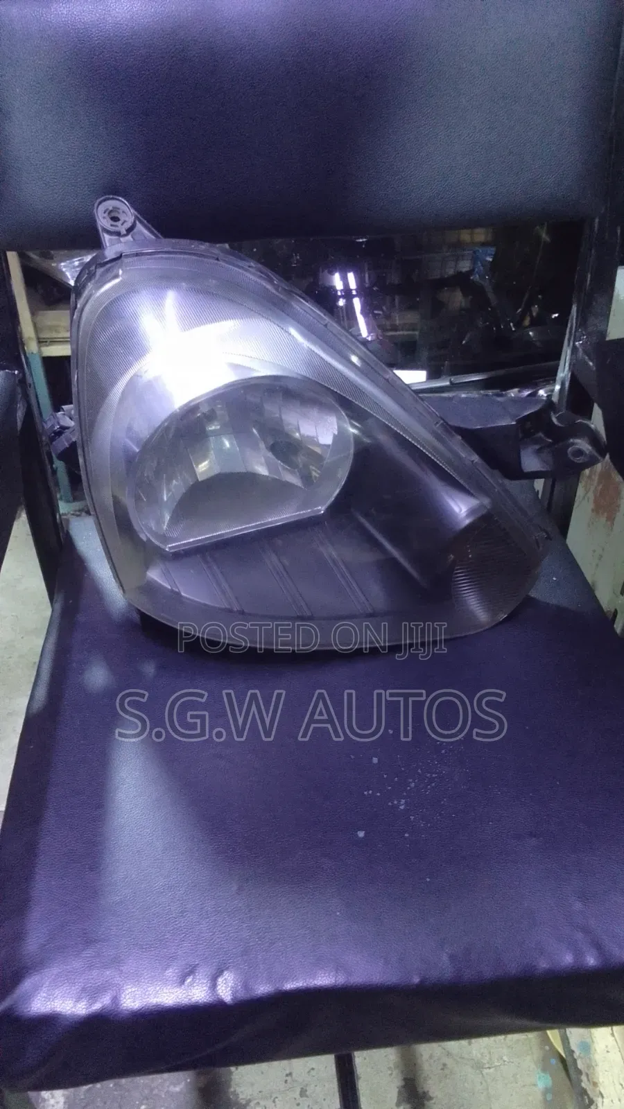 Diahatsu Mira Headlight