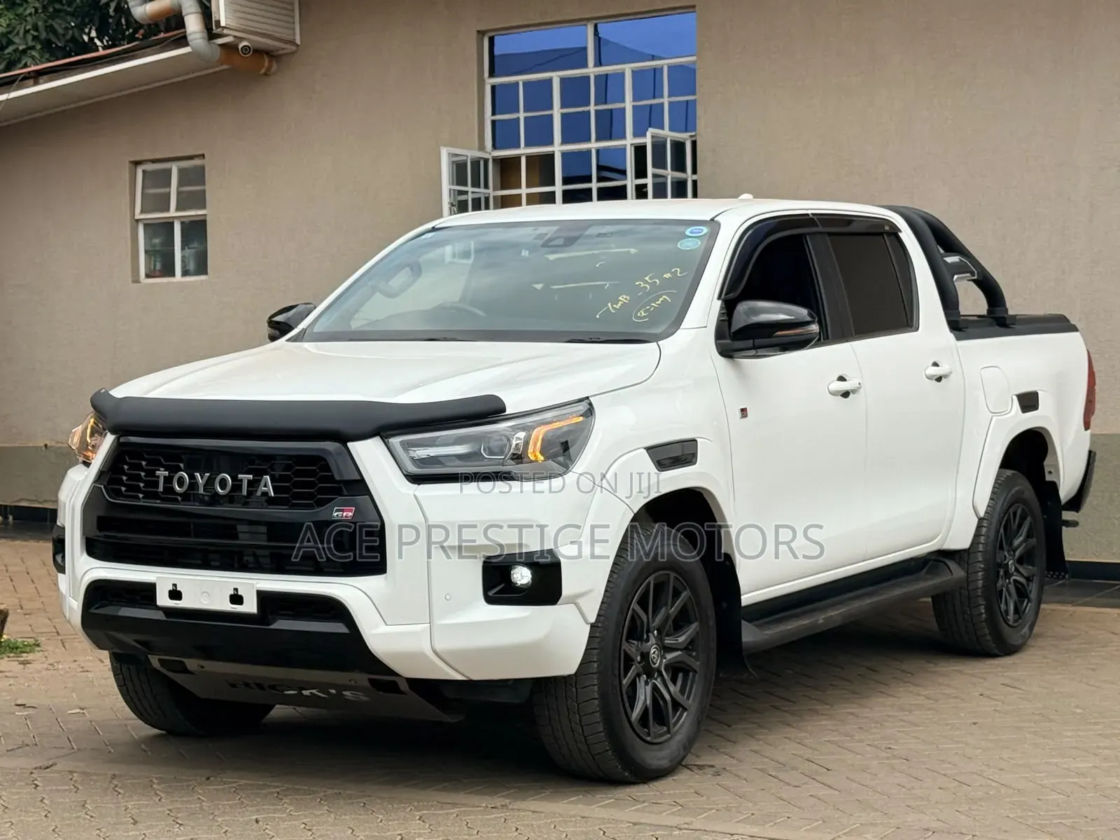 Toyota Hilux 2022 White