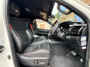 Toyota Hilux 2022 White