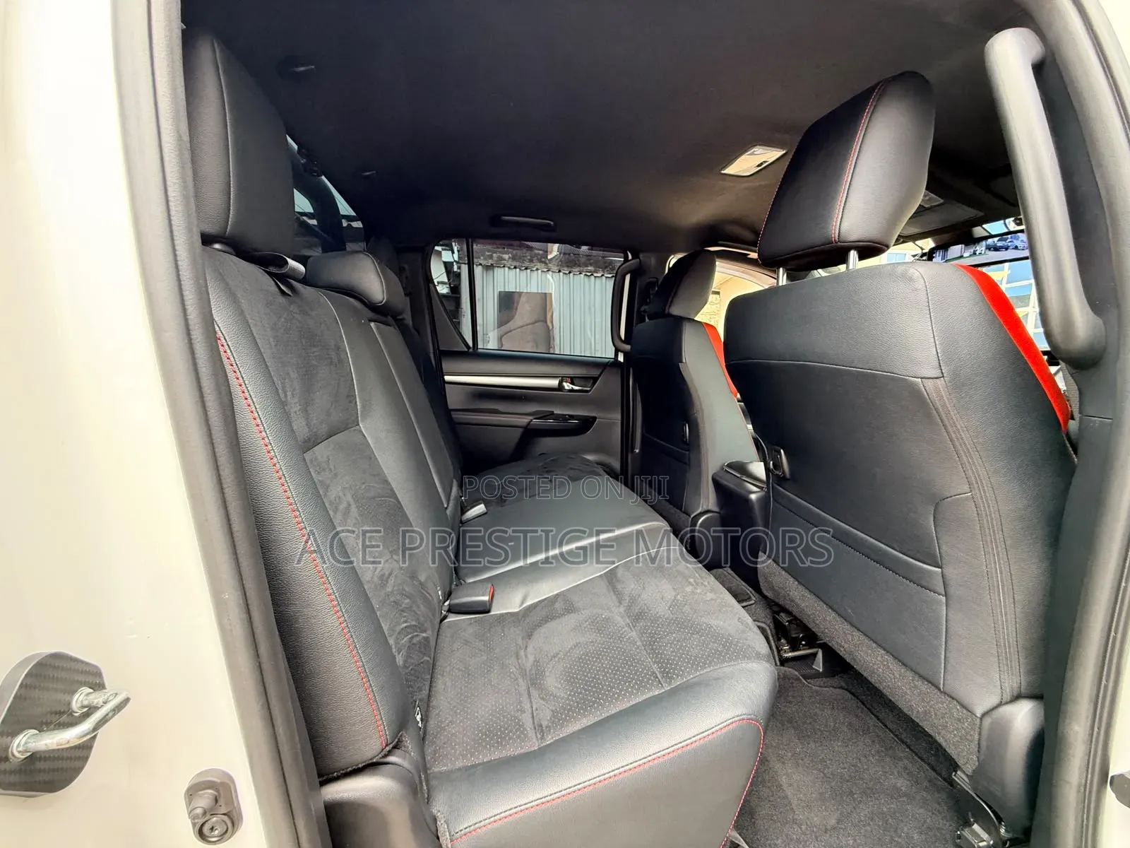 Toyota Hilux 2022 White