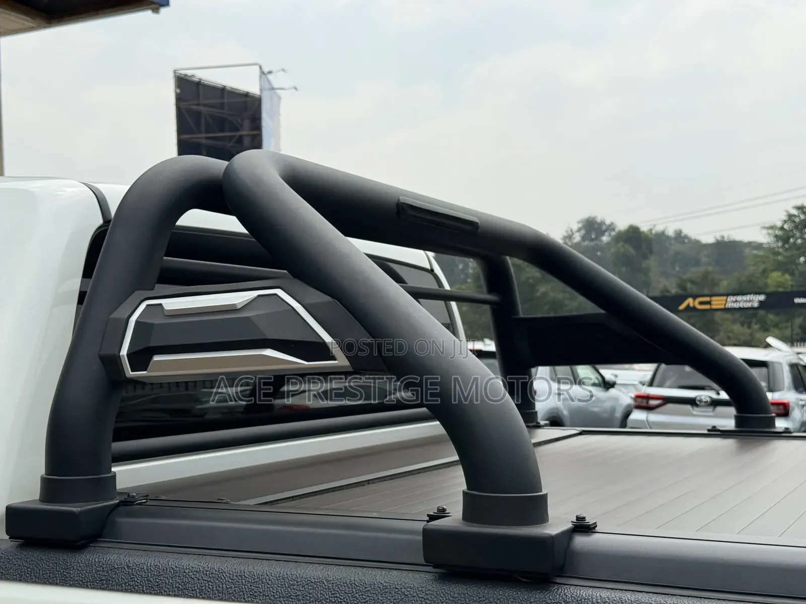 Toyota Hilux 2022 White