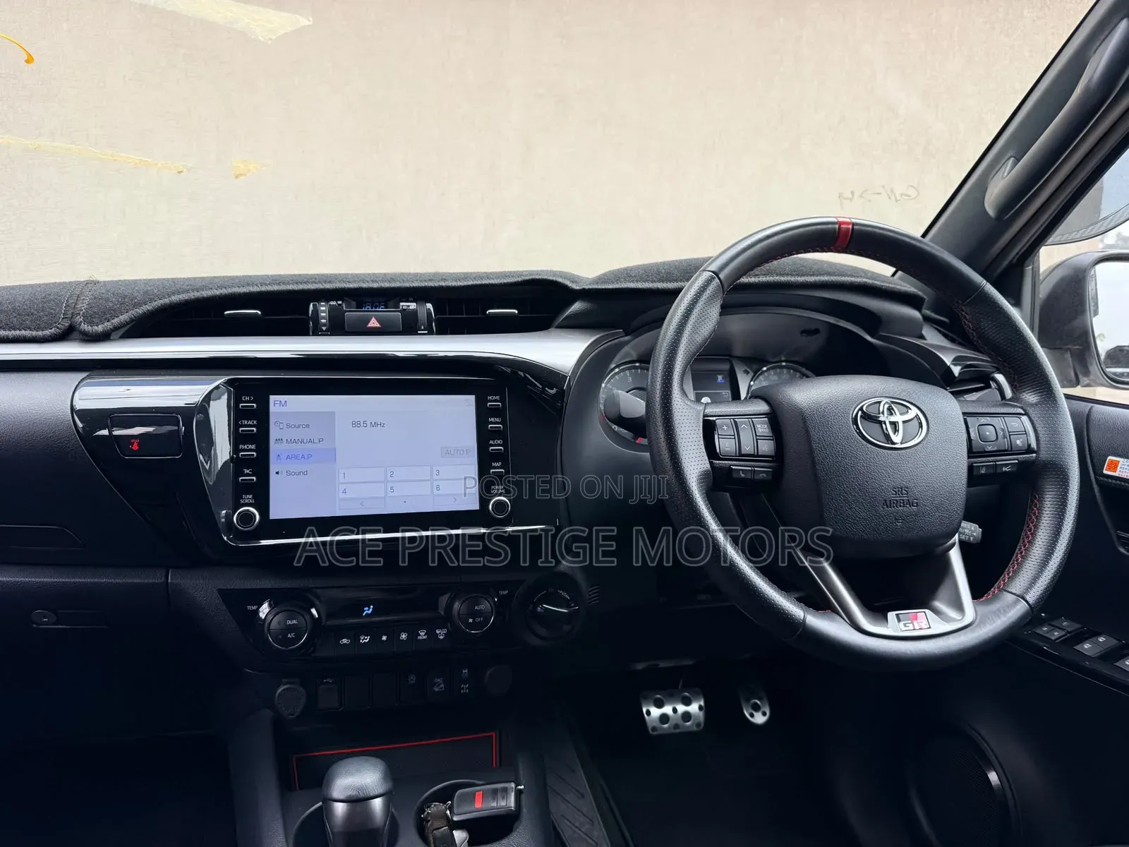 Toyota Hilux 2022 White