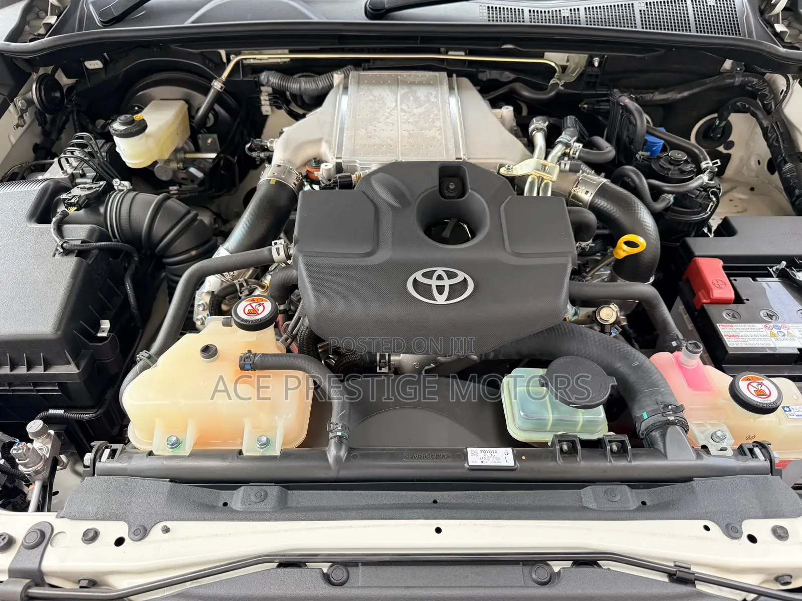 Toyota Hilux 2022 White