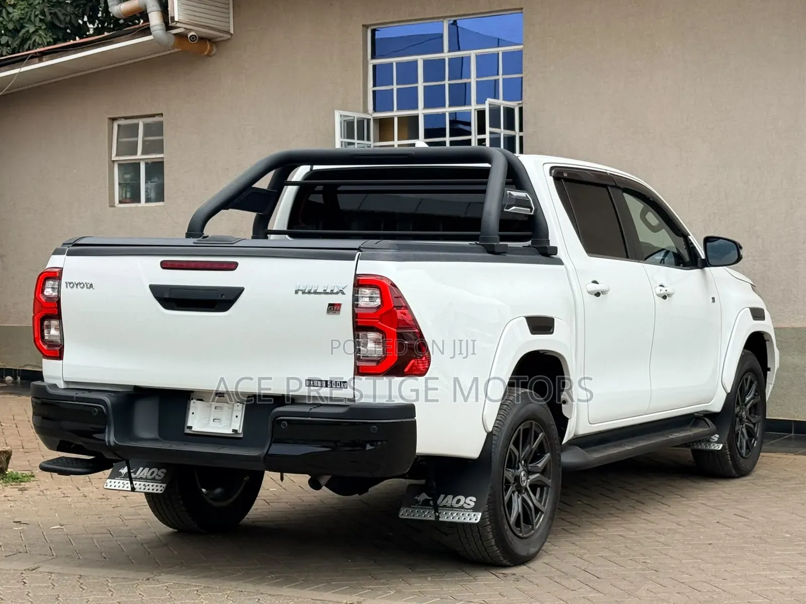 Toyota Hilux 2022 White