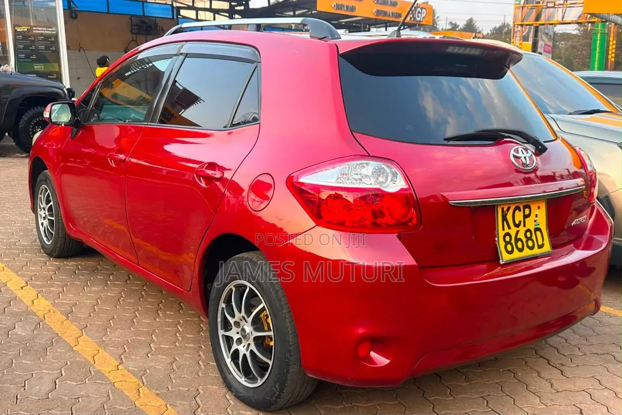 Toyota Auris 2010 Red