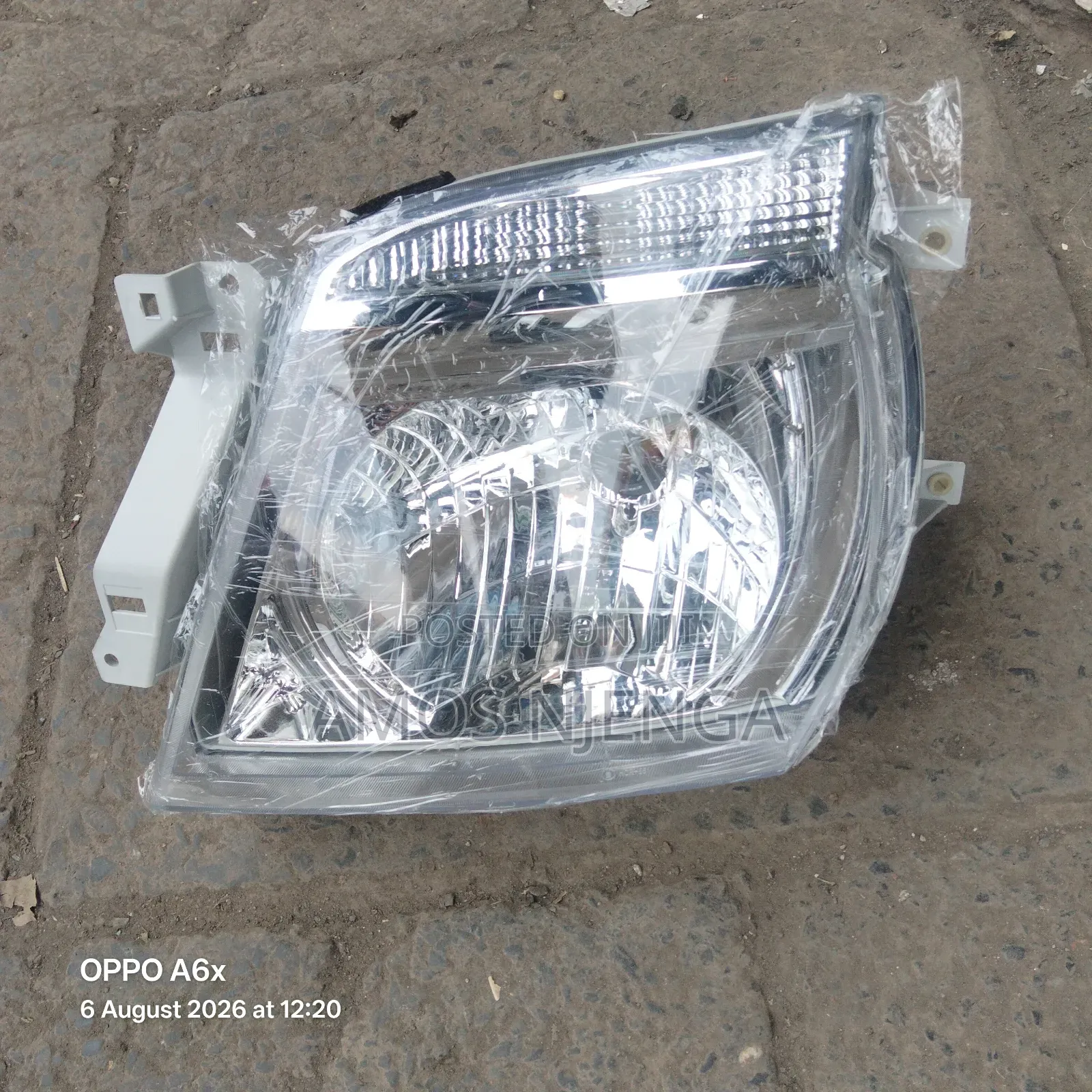Nissan Caravan 2005-2012 E25 Headlight
