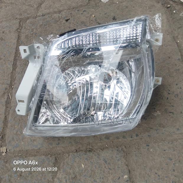 Nissan Caravan 2005-2012 E25 Headlight