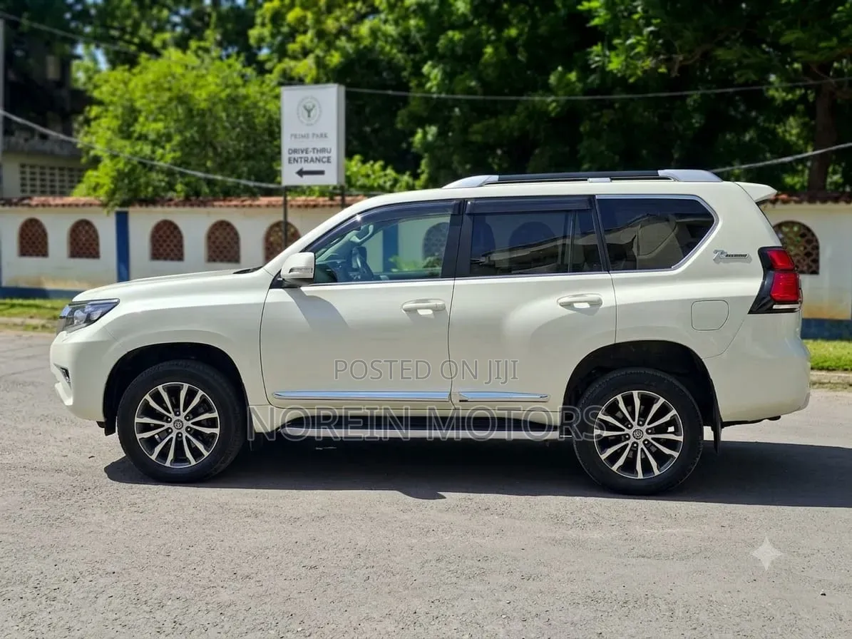 Toyota Land Cruiser Prado 2021 Off white