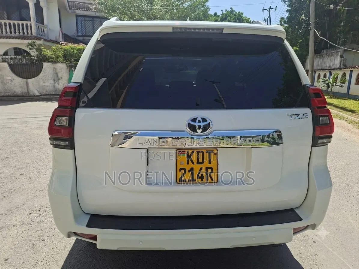 Toyota Land Cruiser Prado 2021 Off white