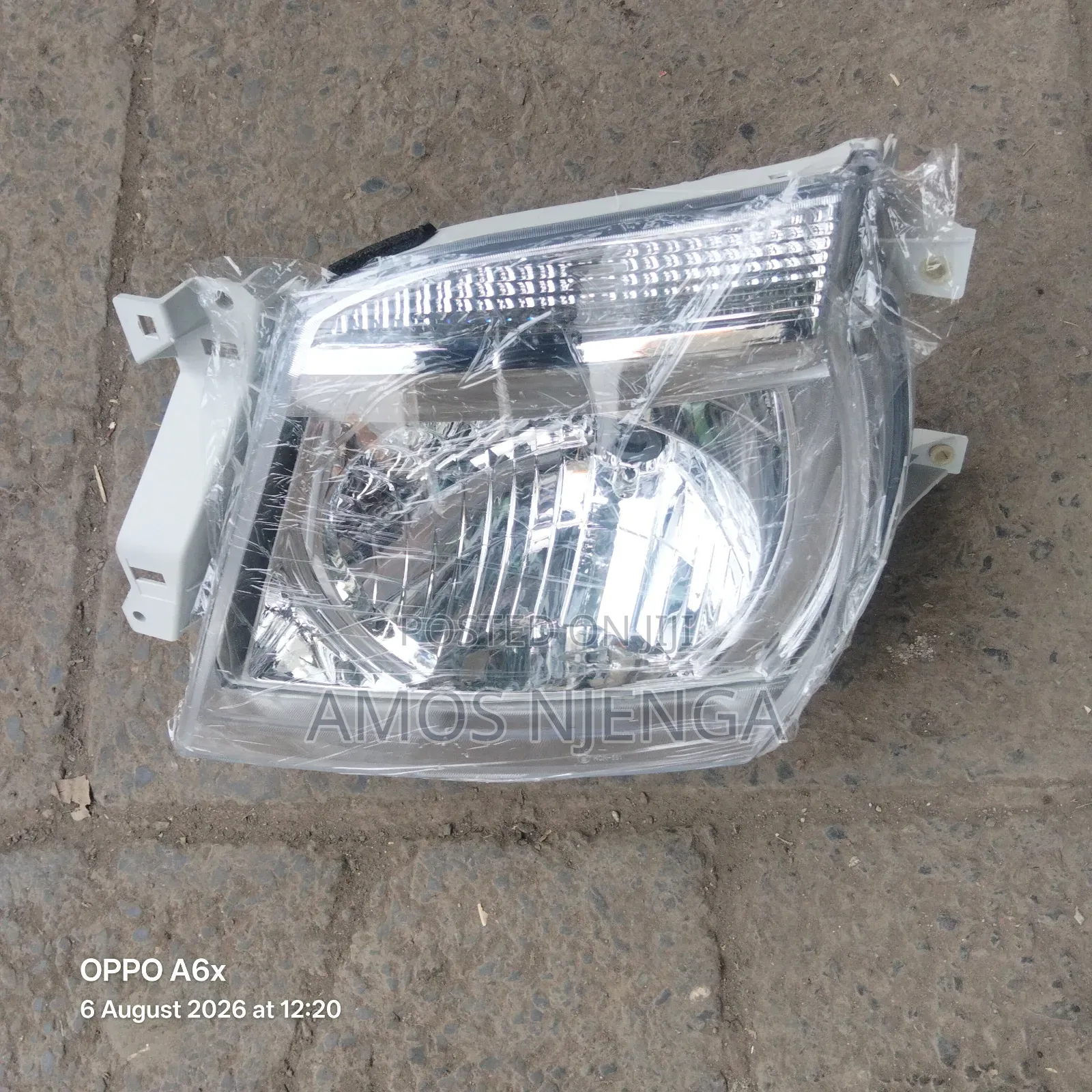 Nissan Caravan 2005-2012 E25 Headlight