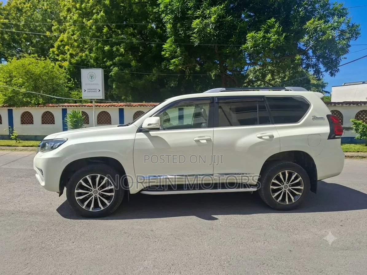 Toyota Land Cruiser Prado 2021 Off white
