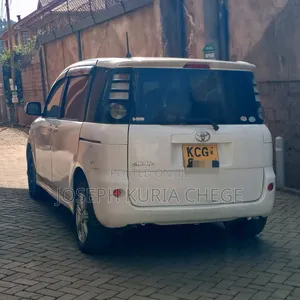 Toyota Sienta 2010 White