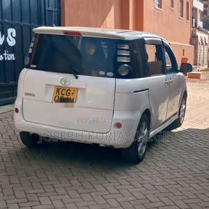Toyota Sienta 2010 White