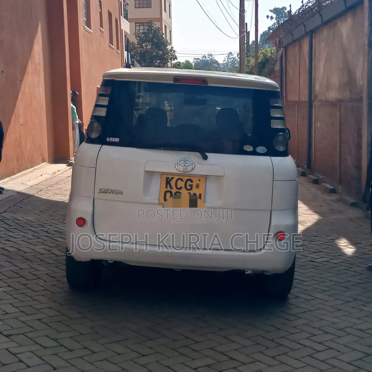 Toyota Sienta 2010 White