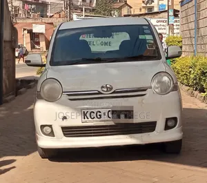 Toyota Sienta 2010 White
