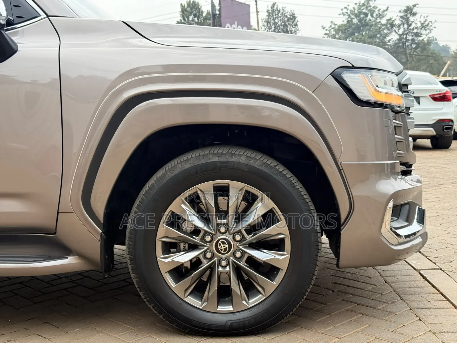 Toyota Land Cruiser 2022 Gold