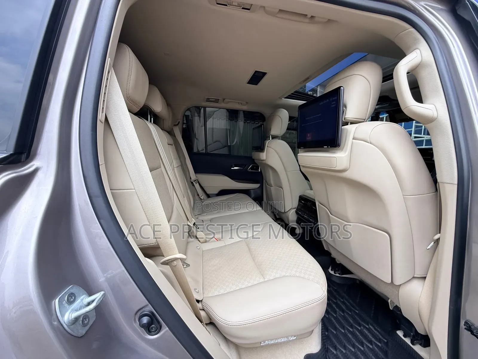 Toyota Land Cruiser 2022 Gold