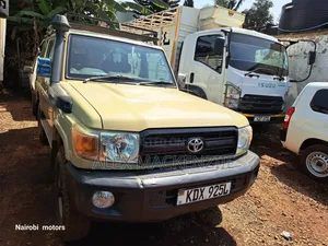 Toyota Land Cruiser 2010 Ivory