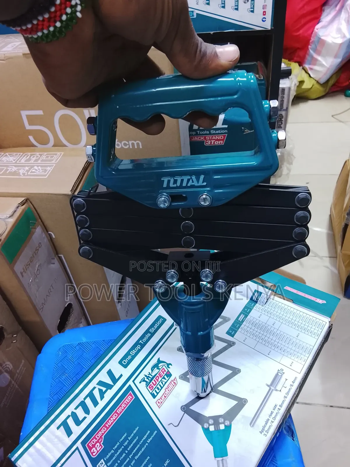 TOTAL Folding Hand Riveter (32-Inch).