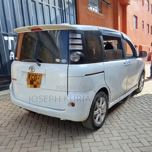 Toyota Sienta 2010 White