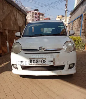 Toyota Sienta 2010 White