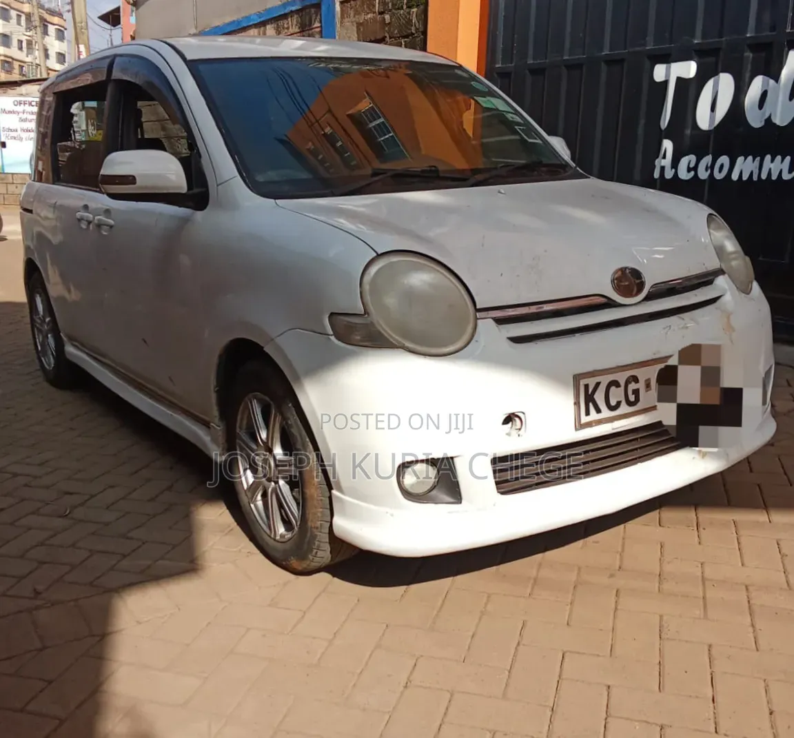 Toyota Sienta 2010 White