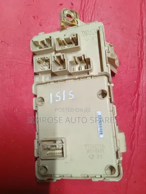 FuseBox Toyota Isis