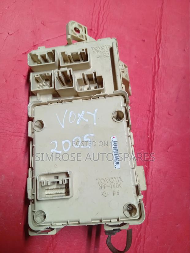 FuseBox Toyota Voxy 2005