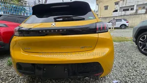 Peugeot 208 2021 Yellow