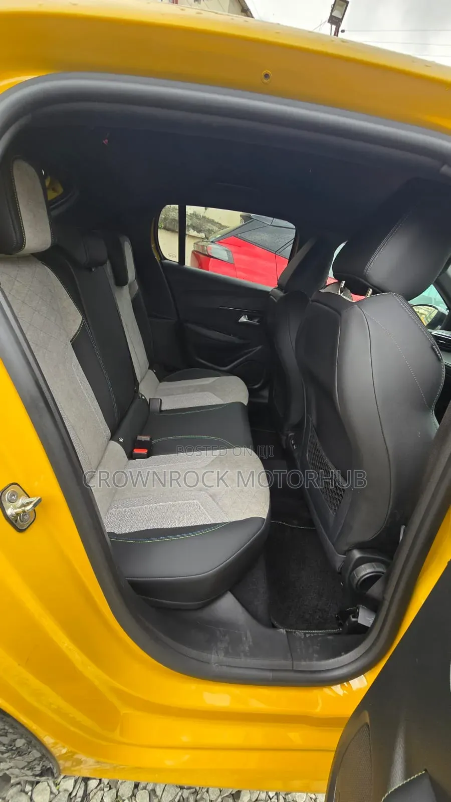 Peugeot 208 2021 Yellow