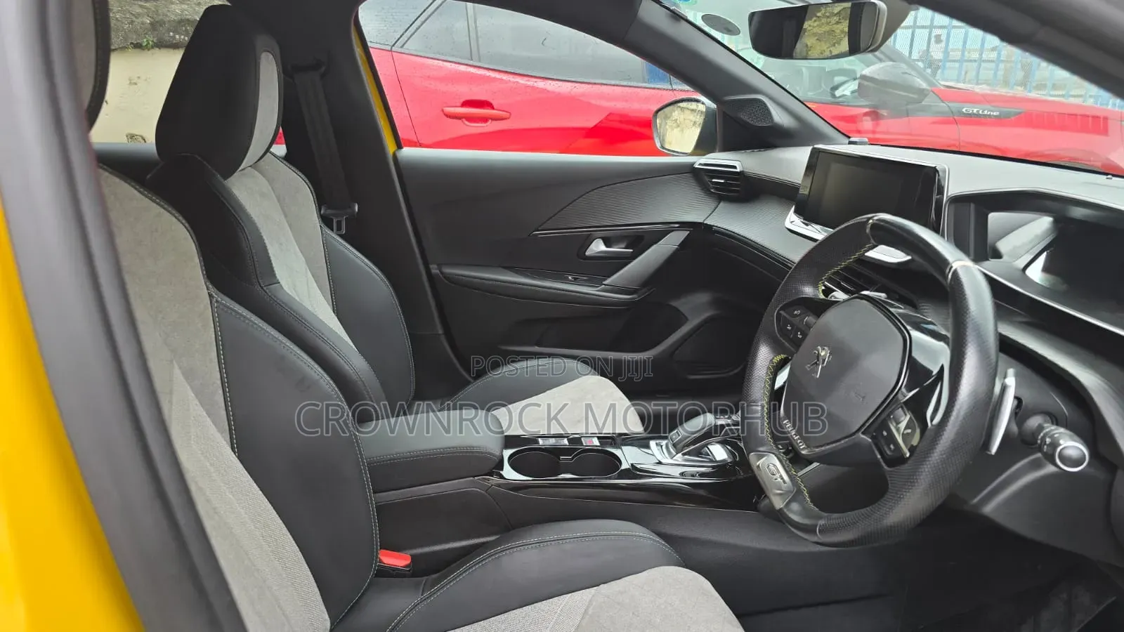 Peugeot 208 2021 Yellow