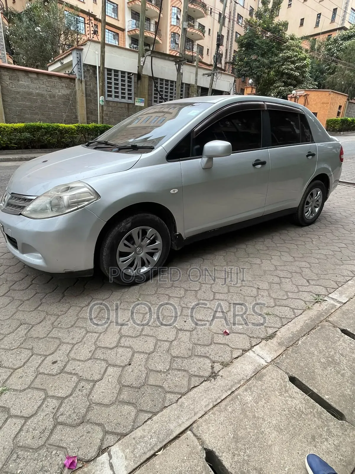 Nissan Tiida 2009 Silver