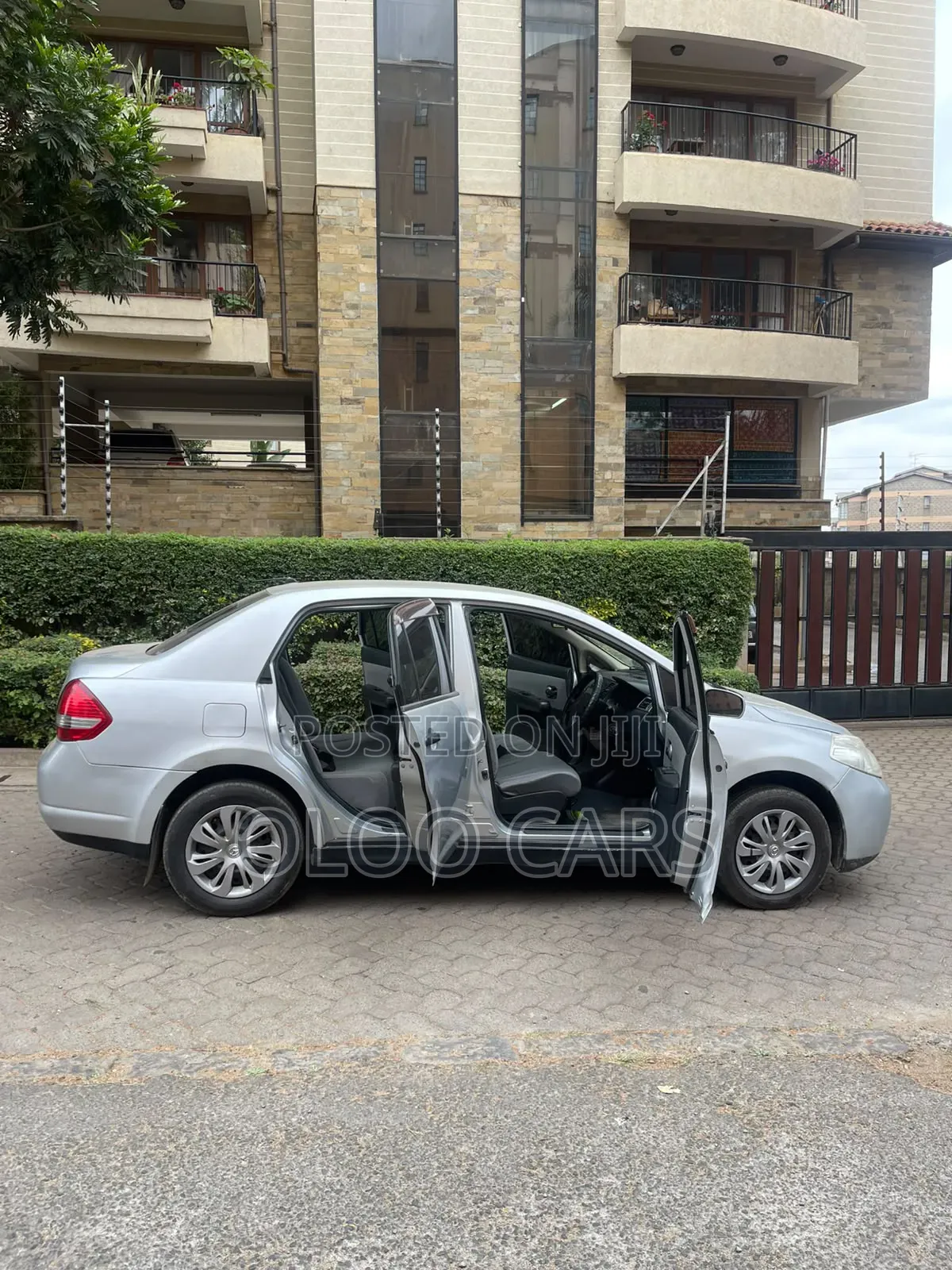 Nissan Tiida 2009 Silver