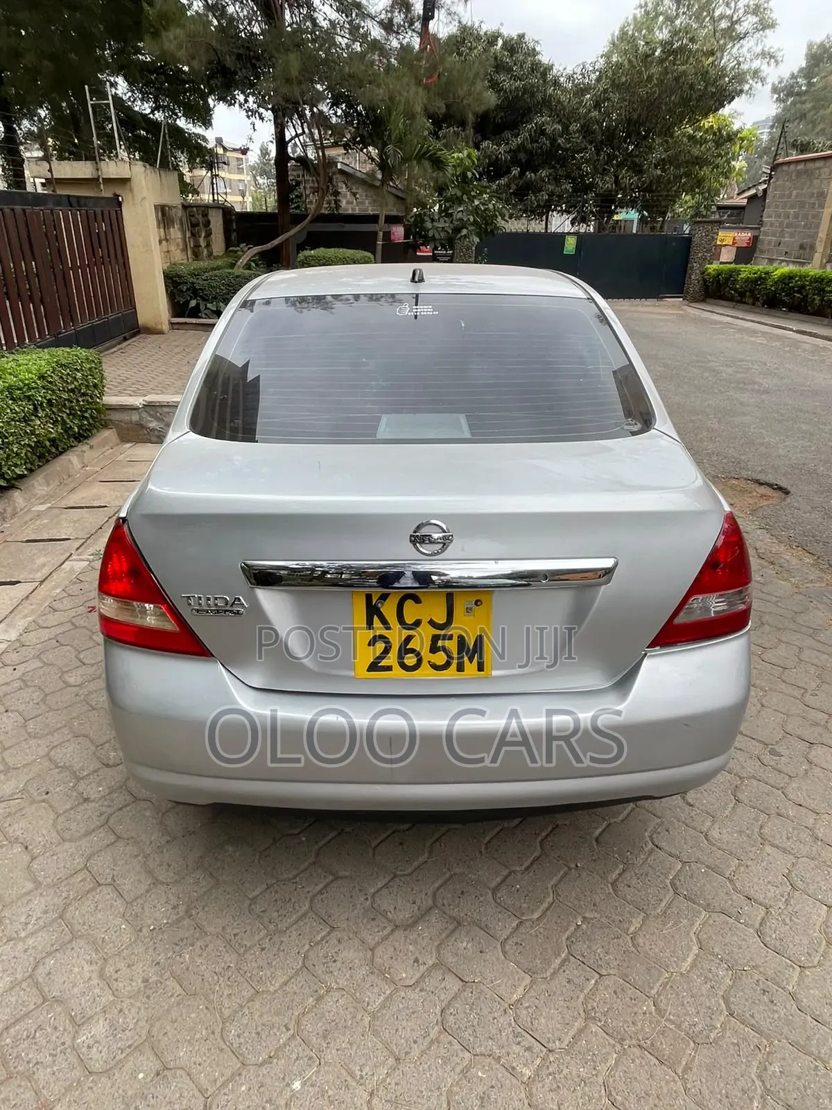 Nissan Tiida 2009 Silver