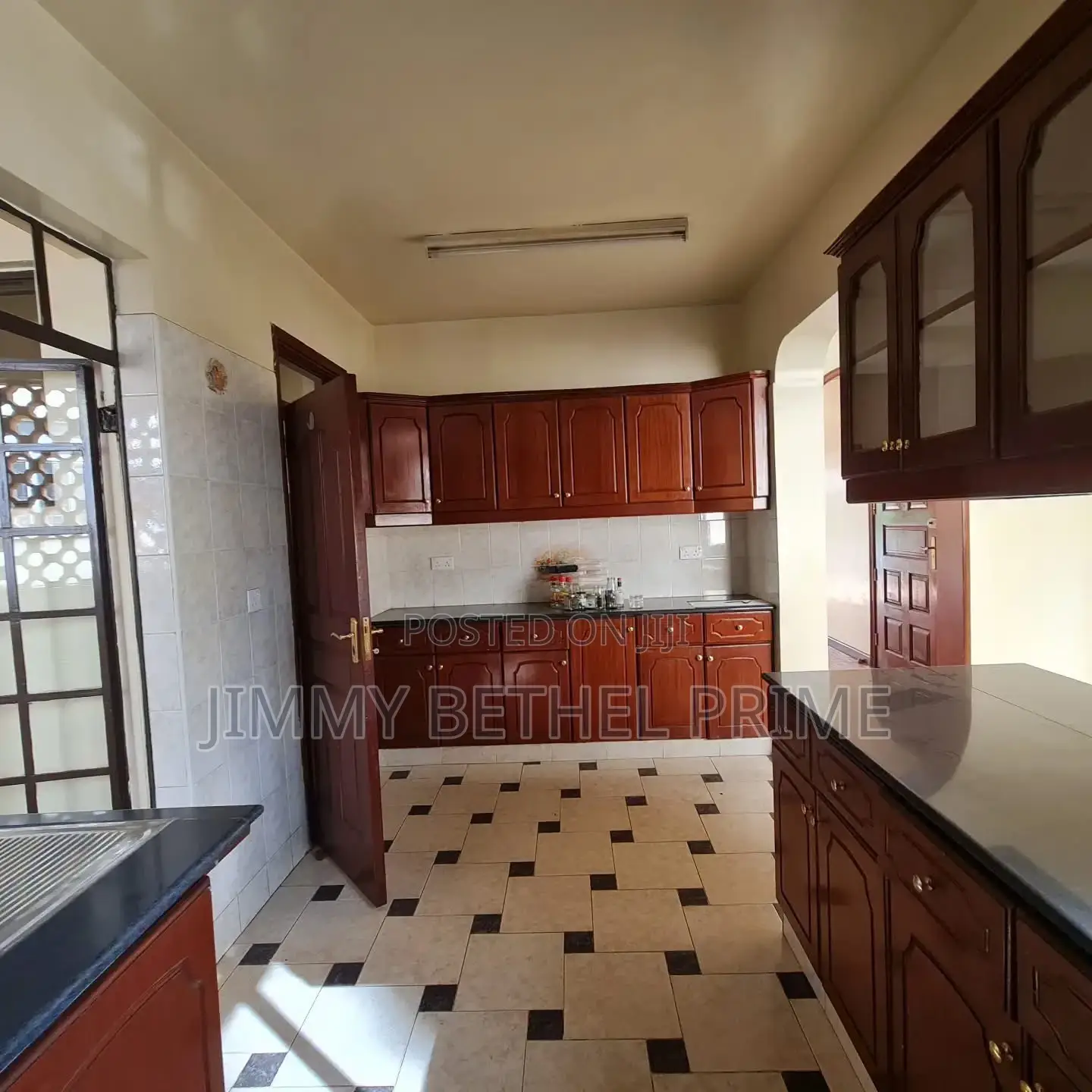 3bdrm Apartment in Raphta Road Area for rent