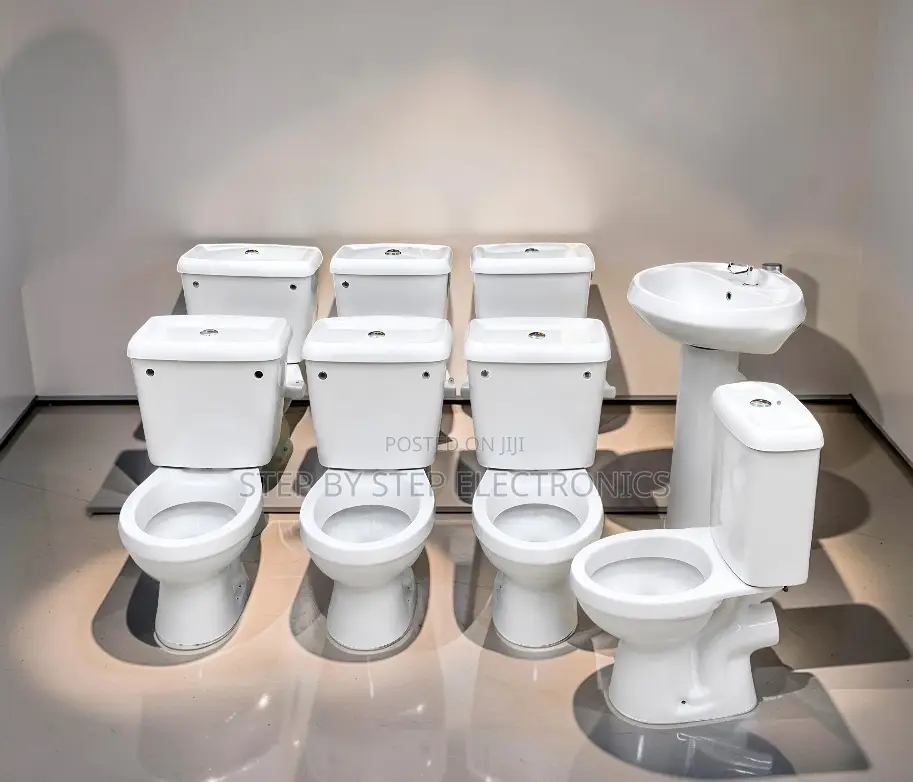 Modern Bathroom Toilet With Stain Resistant Ceramic Finish