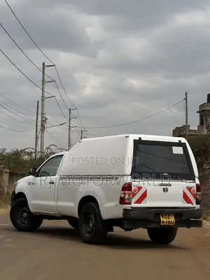 Toyota Hilux 2013 White