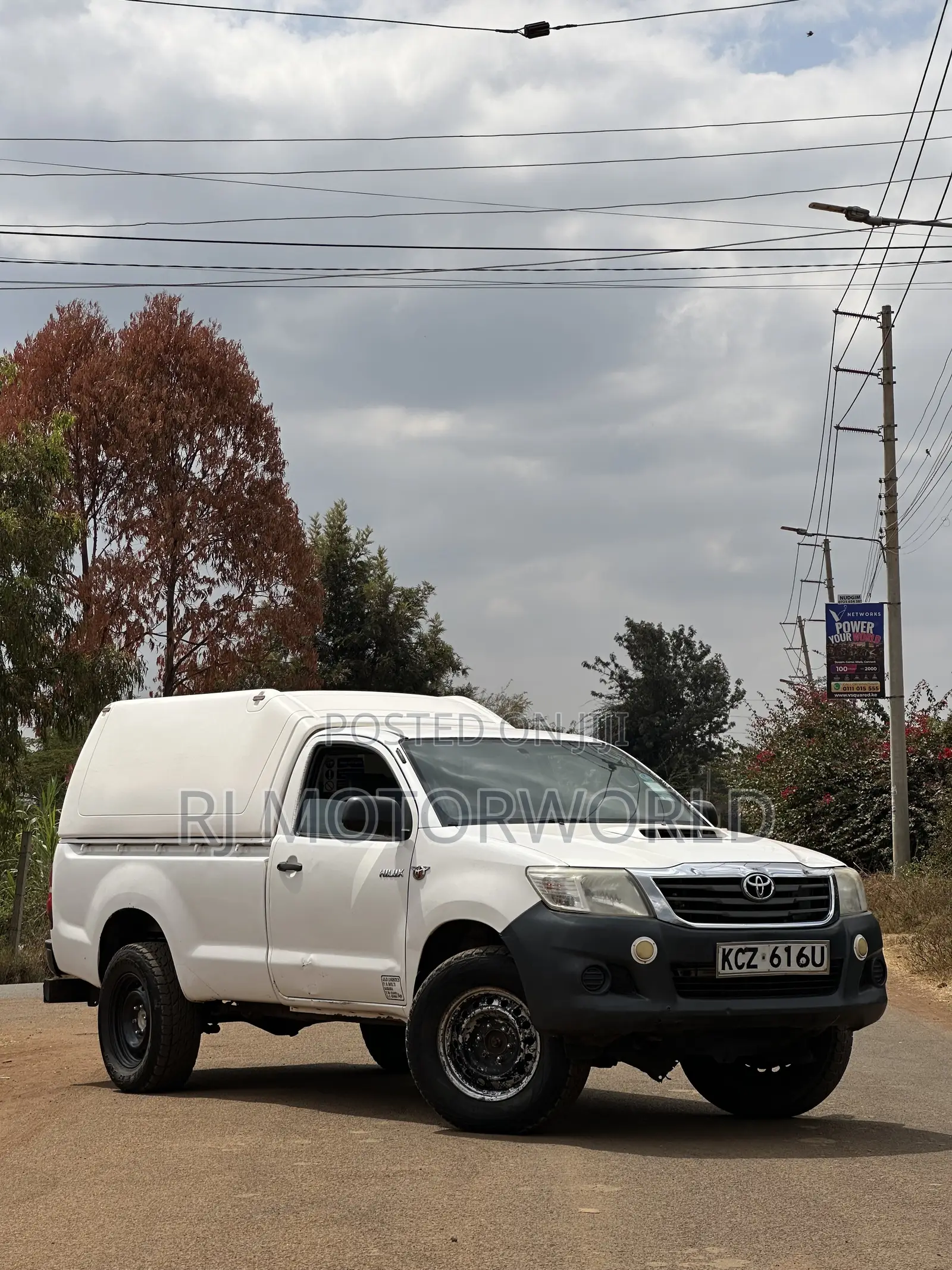 Toyota Hilux 2013 White