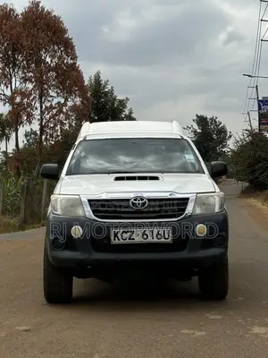 Toyota Hilux 2013 White