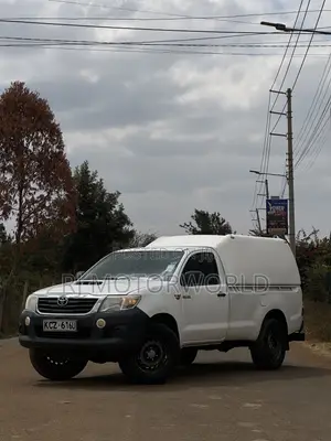 Toyota Hilux 2013 White