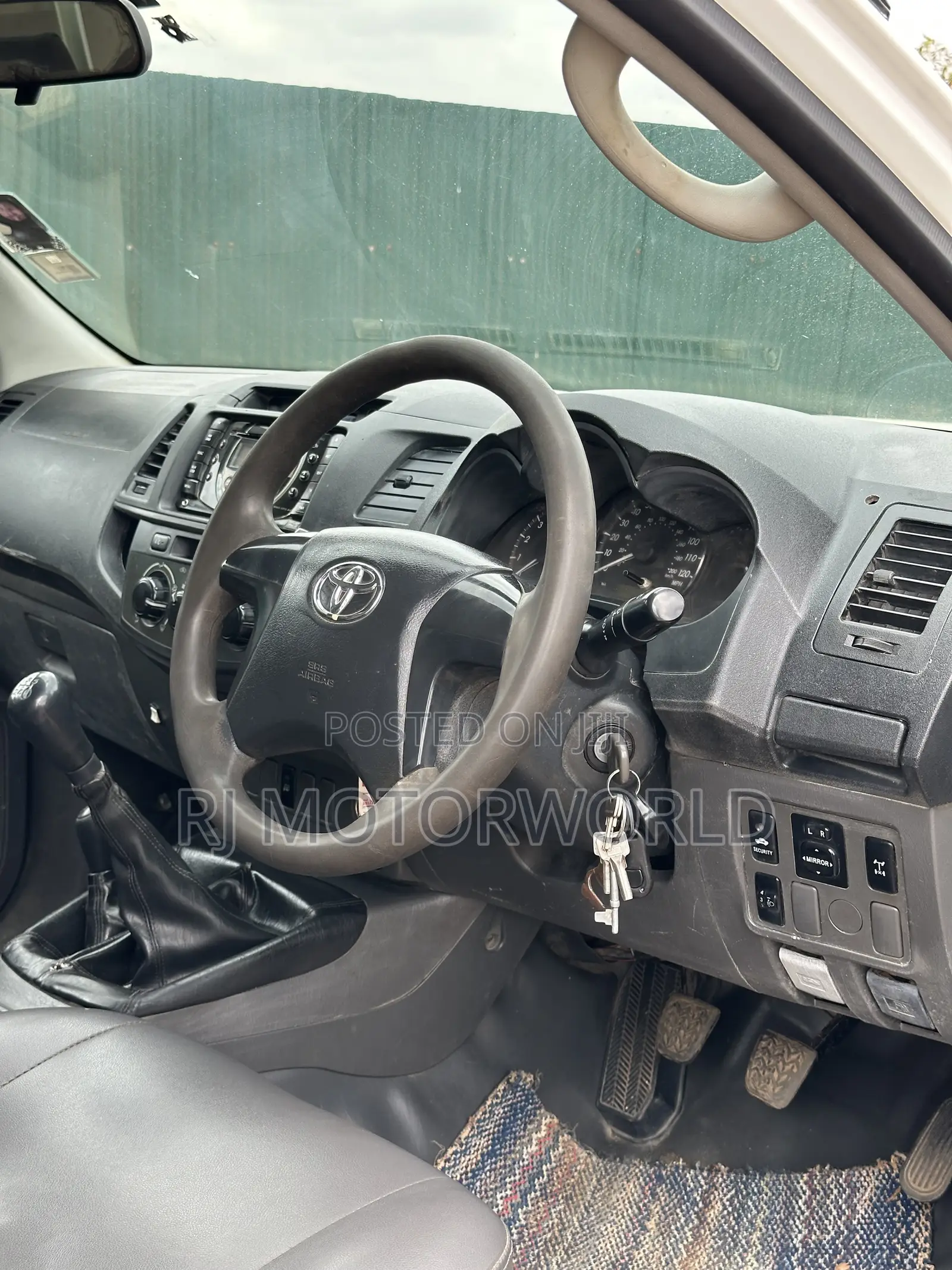 Toyota Hilux 2013 White