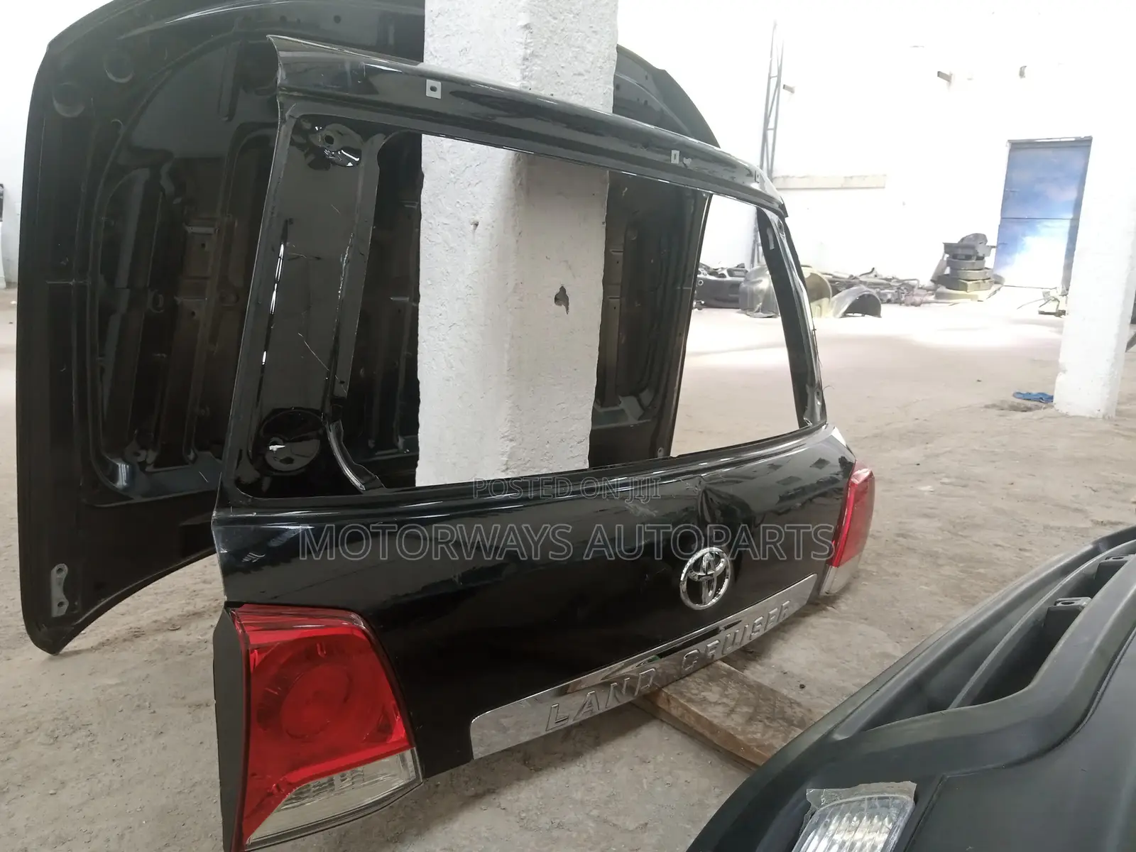 Toyota Land Cruiser 200 Series Tailgate